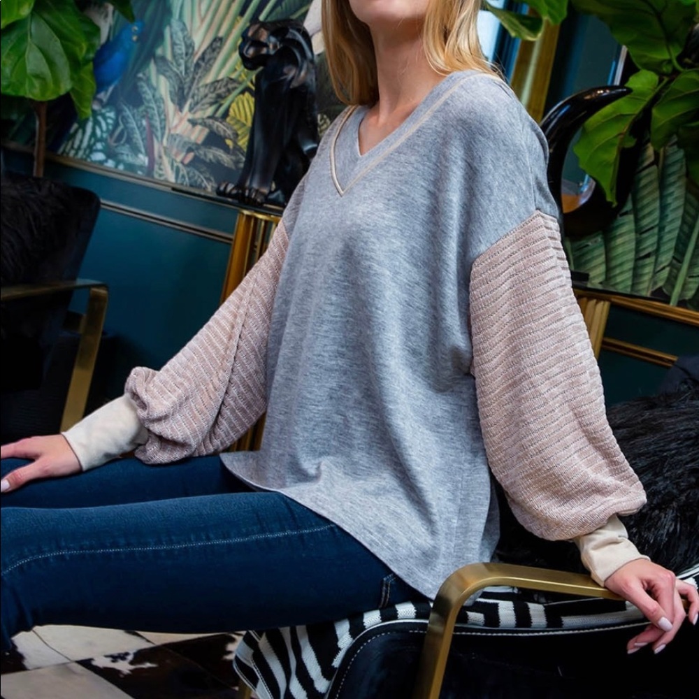 THML Balloon Sleeve v-Neck Sweater NWT - Picture 2 of 9